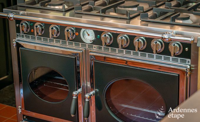 Luxueus ingericht vakantiehuis in Virelles voor 9 personen met open haard