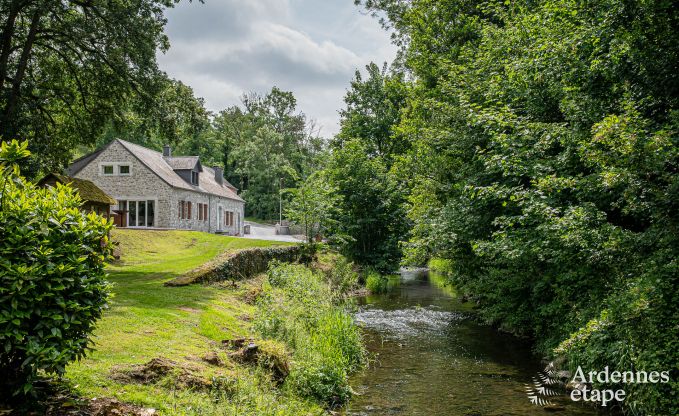 Luxueus ingericht vakantiehuis in Virelles voor 9 personen met open haard