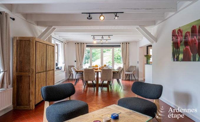 Luxueus ingericht vakantiehuis in Virelles voor 9 personen met open haard