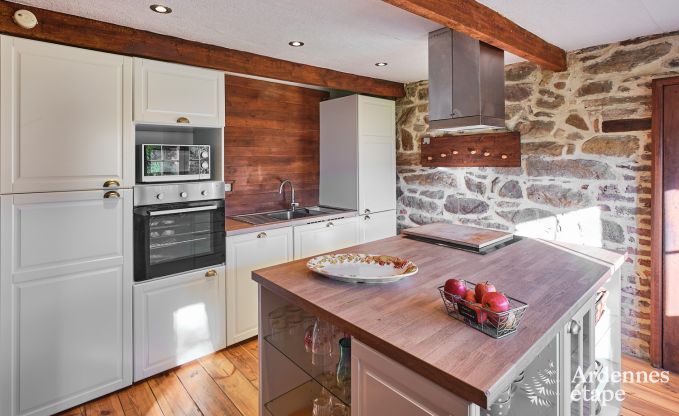 Charmante cottage voor 8 personen in Viroinval: sauna, kachel, bos dichtbij