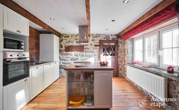 Charmante cottage voor 8 personen in Viroinval: sauna, kachel, bos dichtbij