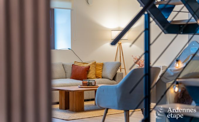 Ruime fermette voor 14 personen in Vresse-sur-Semois met 5 slaapkamers, 5 badkamers, verwarmd binnenzwembad, speelruimte en priv�terras