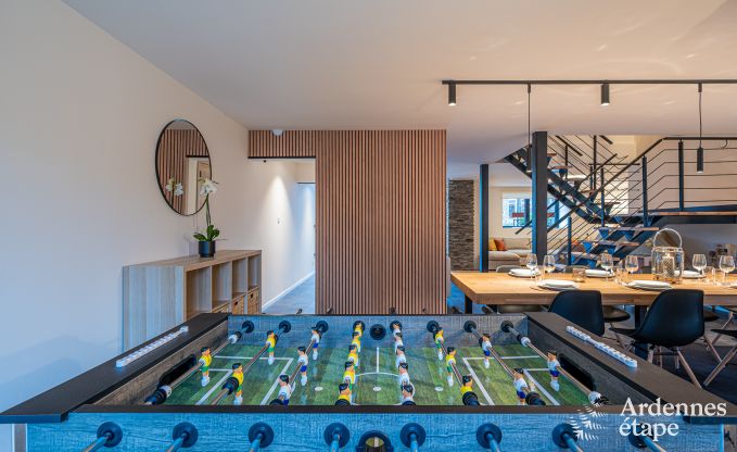 Ruime fermette voor 14 personen in Vresse-sur-Semois met 5 slaapkamers, 5 badkamers, verwarmd binnenzwembad, speelruimte en priv�terras