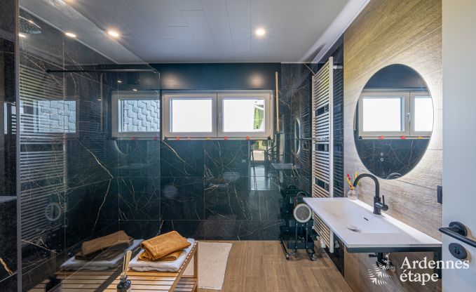 Comfortabel en ruim vakantiehuis in Waimes voor 15 personen met tuin en priv�terras