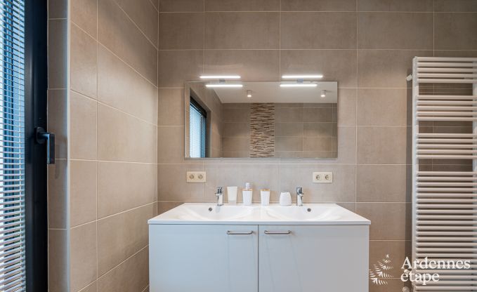 Ruime en comfortabele vakantiewoning  voor 15 in Waimes, Hoge Venen