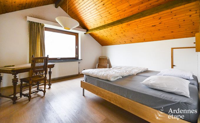 Ruim en hondvriendelijk vakantiehuis in Waimes met zwembad