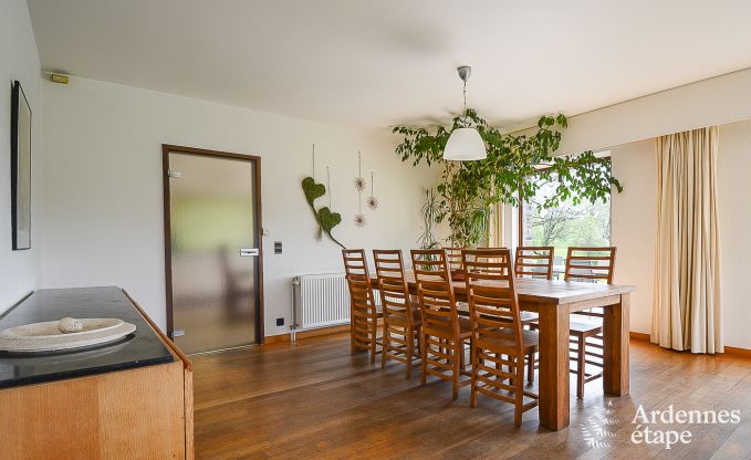 Ruim en hondvriendelijk vakantiehuis in Waimes met zwembad