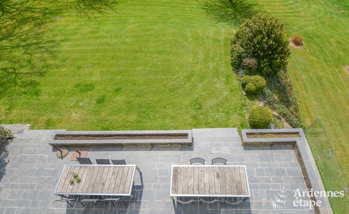 Ruim en hondvriendelijk vakantiehuis in Waimes met zwembad