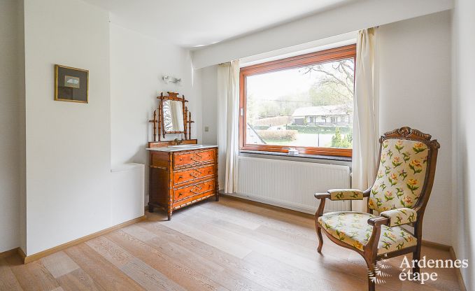 Ruim en hondvriendelijk vakantiehuis in Waimes met zwembad