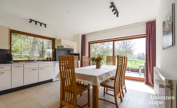 Ruim en hondvriendelijk vakantiehuis in Waimes met zwembad