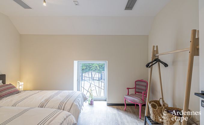 Vakantiehuis in Walcourt, Ardennen, 6 personen, 3 slaapkamers, buitenzwembad, gemeenschappelijke tuin, moderne voorzieningen