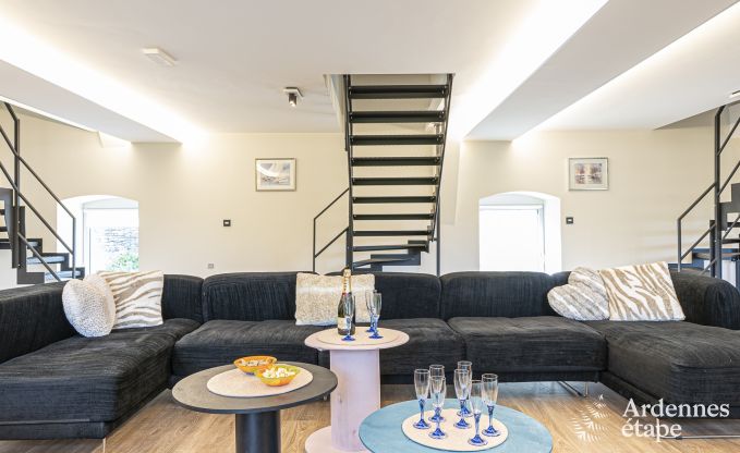 Ruime vakantiewoning in Walcourt, Ardennen, 5 slaapkamers, 5 badkamers, zwembad en gezinsvoorzieningen voor 10 personen