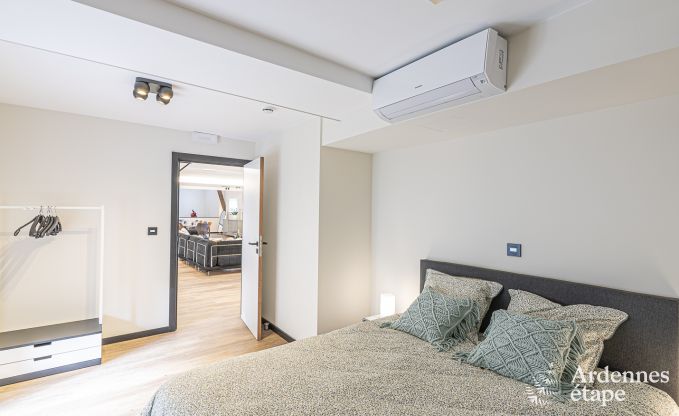 Ruime vakantiewoning in Walcourt, Ardennen, 5 slaapkamers, 5 badkamers, zwembad en gezinsvoorzieningen voor 10 personen