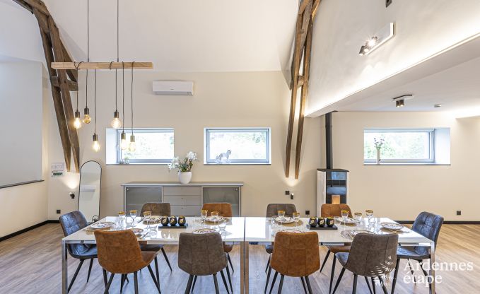 Ruime vakantiewoning in Walcourt, Ardennen, 5 slaapkamers, 5 badkamers, zwembad en gezinsvoorzieningen voor 10 personen