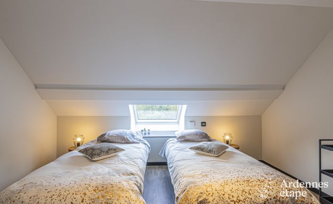 Ruime vakantiewoning in Walcourt, Ardennen, 5 slaapkamers, 5 badkamers, zwembad en gezinsvoorzieningen voor 10 personen