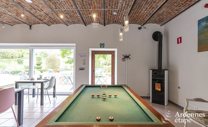 Ruime vakantiewoning in Walcourt, Ardennen, 5 slaapkamers, 5 badkamers, zwembad en gezinsvoorzieningen voor 10 personen