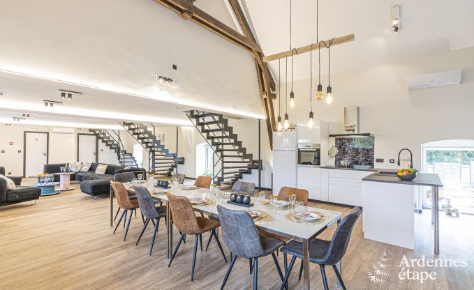 Ruime vakantiewoning in Walcourt, Ardennen, 5 slaapkamers, 5 badkamers, zwembad en gezinsvoorzieningen voor 10 personen
