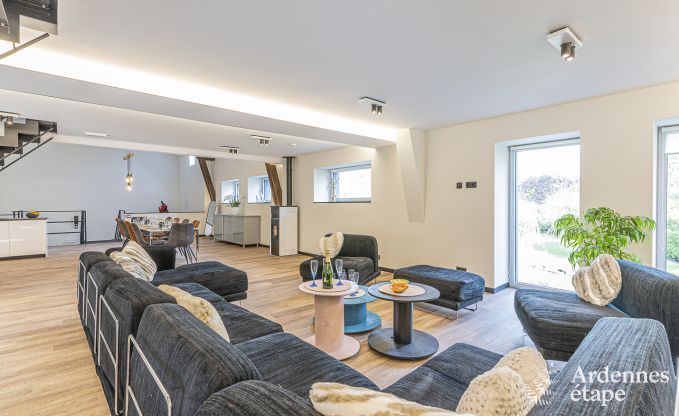 Ruime vakantiewoning in Walcourt, Ardennen, 5 slaapkamers, 5 badkamers, zwembad en gezinsvoorzieningen voor 10 personen