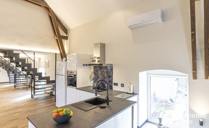 Ruime vakantiewoning in Walcourt, Ardennen, 5 slaapkamers, 5 badkamers, zwembad en gezinsvoorzieningen voor 10 personen