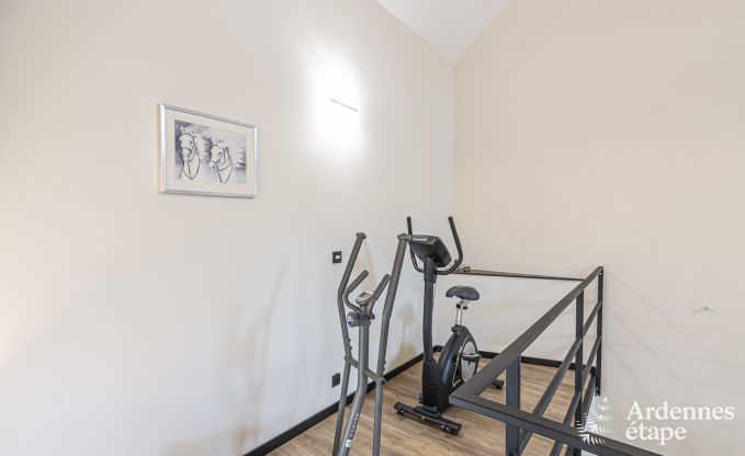 Ruime vakantiewoning in Walcourt, Ardennen, 5 slaapkamers, 5 badkamers, zwembad en gezinsvoorzieningen voor 10 personen