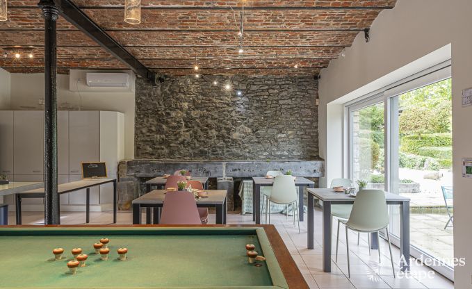 Ruime vakantiewoning in Walcourt, Ardennen, 5 slaapkamers, 5 badkamers, zwembad en gezinsvoorzieningen voor 10 personen