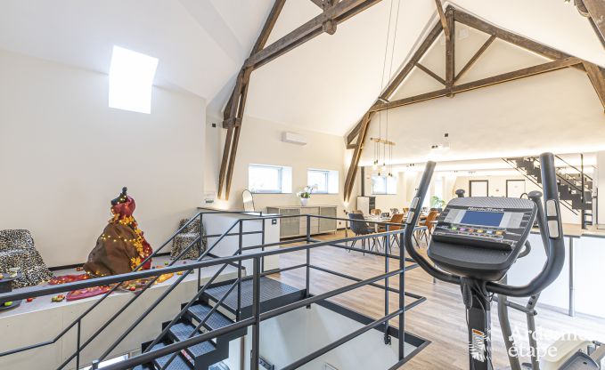 Ruime vakantiewoning in Walcourt, Ardennen, 5 slaapkamers, 5 badkamers, zwembad en gezinsvoorzieningen voor 10 personen