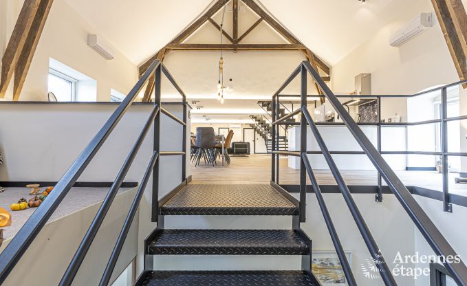 Ruime vakantiewoning in Walcourt, Ardennen, 5 slaapkamers, 5 badkamers, zwembad en gezinsvoorzieningen voor 10 personen