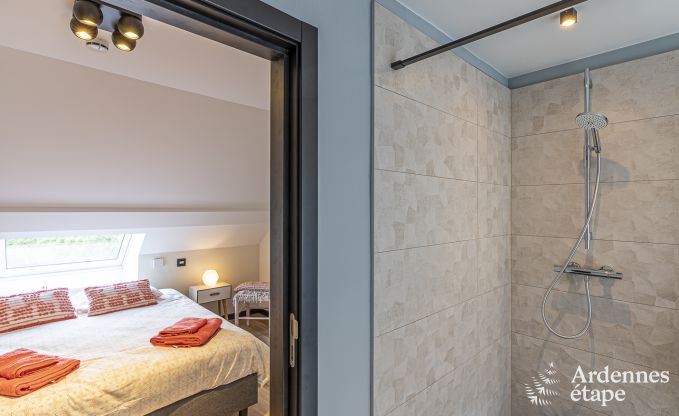 Ruime vakantiewoning in Walcourt, Ardennen, 5 slaapkamers, 5 badkamers, zwembad en gezinsvoorzieningen voor 10 personen