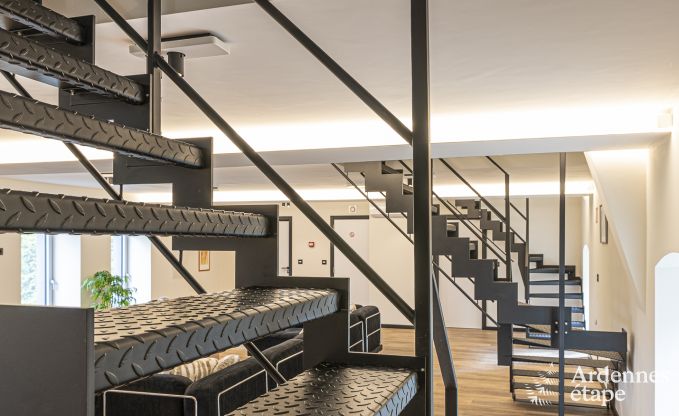 Ruime vakantiewoning in Walcourt, Ardennen, 5 slaapkamers, 5 badkamers, zwembad en gezinsvoorzieningen voor 10 personen