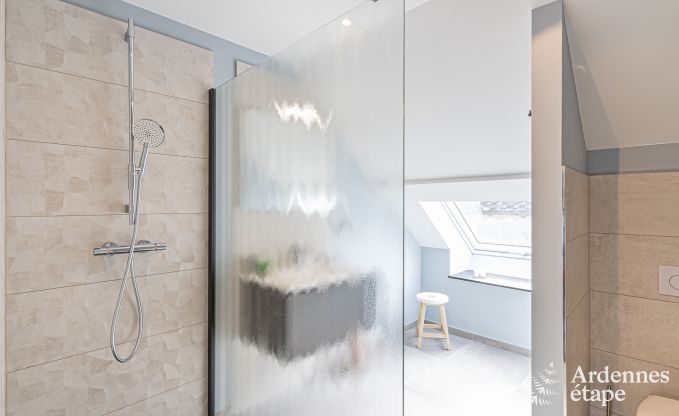 Ruime vakantiewoning in Walcourt, Ardennen, 5 slaapkamers, 5 badkamers, zwembad en gezinsvoorzieningen voor 10 personen