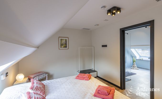 Ruime vakantiewoning in Walcourt, Ardennen, 5 slaapkamers, 5 badkamers, zwembad en gezinsvoorzieningen voor 10 personen