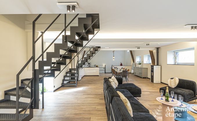 Ruime vakantiewoning in Walcourt, Ardennen, 5 slaapkamers, 5 badkamers, zwembad en gezinsvoorzieningen voor 10 personen