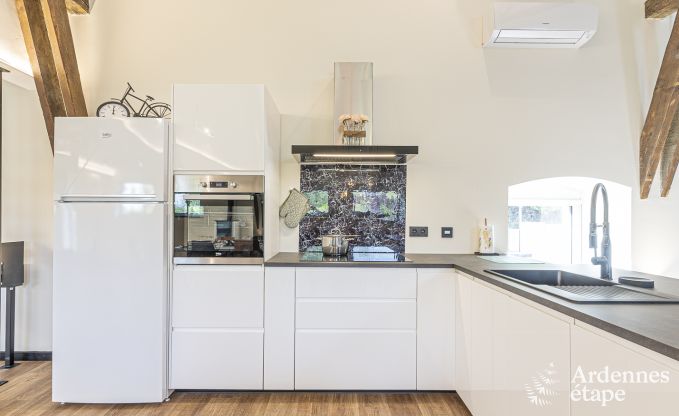 Ruime vakantiewoning in Walcourt, Ardennen, 5 slaapkamers, 5 badkamers, zwembad en gezinsvoorzieningen voor 10 personen