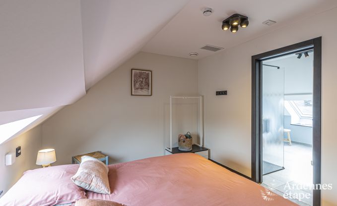 Ruime vakantiewoning in Walcourt, Ardennen, 5 slaapkamers, 5 badkamers, zwembad en gezinsvoorzieningen voor 10 personen