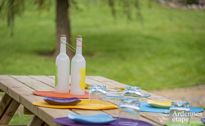 Ruime vakantiewoning in Walcourt, Ardennen, 5 slaapkamers, 5 badkamers, zwembad en gezinsvoorzieningen voor 10 personen