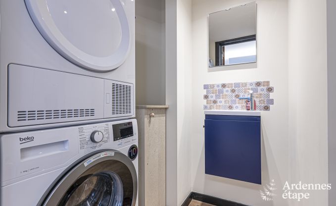 Ruime vakantiewoning in Walcourt, Ardennen, 5 slaapkamers, 5 badkamers, zwembad en gezinsvoorzieningen voor 10 personen