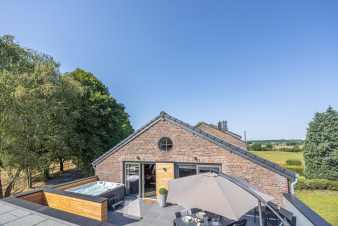 Vakantiehuis Welkenraedt, 6 personen, 3 slaapkamers, jacuzzi, tuin, speeltoestellen, Ardennen