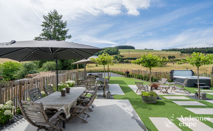 Ruime 18e-eeuwse boerderij in Wiltz voor 18 personen met 7 slaapkamers, jacuzzi en priv�tuin