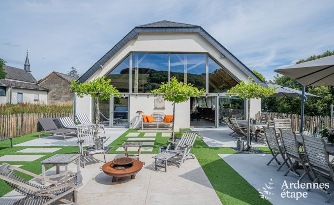 Ruime 18e-eeuwse boerderij in Wiltz voor 18 personen met 7 slaapkamers, jacuzzi en priv�tuin