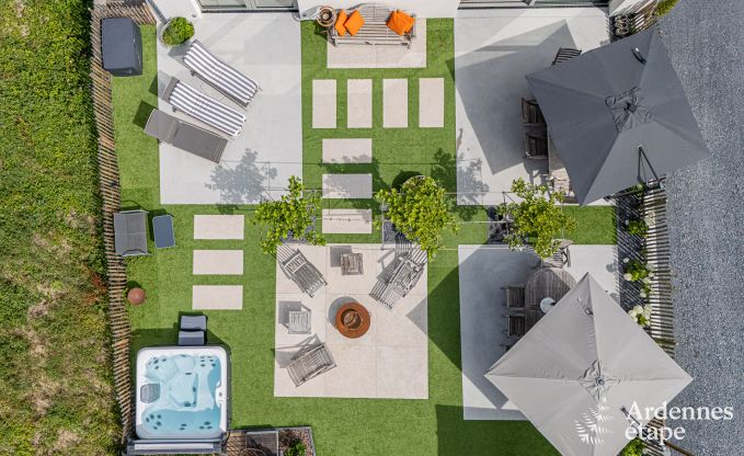 Ruime 18e-eeuwse boerderij in Wiltz voor 18 personen met 7 slaapkamers, jacuzzi en priv�tuin