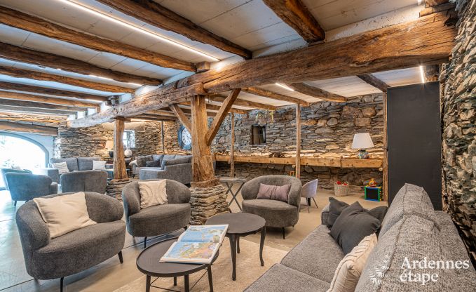 Ruime 18e-eeuwse boerderij in Wiltz voor 18 personen met 7 slaapkamers, jacuzzi en priv�tuin