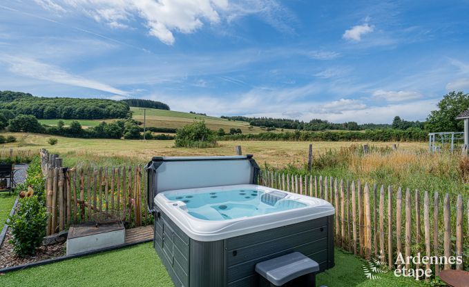 Ruime 18e-eeuwse boerderij in Wiltz voor 18 personen met 7 slaapkamers, jacuzzi en priv�tuin