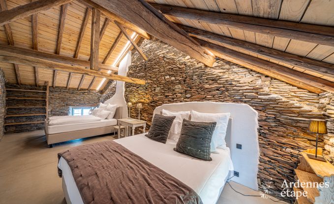 Ruime 18e-eeuwse boerderij in Wiltz voor 18 personen met 7 slaapkamers, jacuzzi en priv�tuin