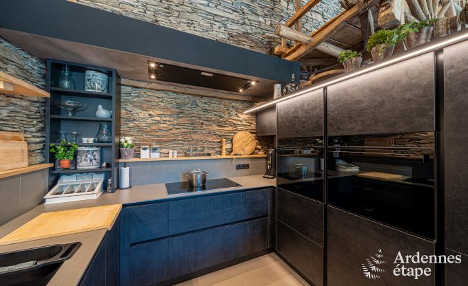 Ruime 18e-eeuwse boerderij in Wiltz voor 18 personen met 7 slaapkamers, jacuzzi en priv�tuin