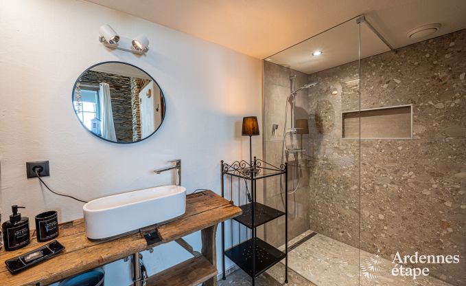 Ruime 18e-eeuwse boerderij in Wiltz voor 18 personen met 7 slaapkamers, jacuzzi en priv�tuin