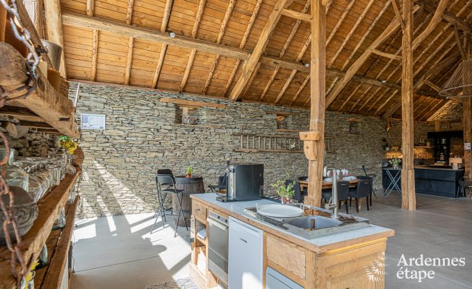 Ruime 18e-eeuwse boerderij in Wiltz voor 18 personen met 7 slaapkamers, jacuzzi en priv�tuin