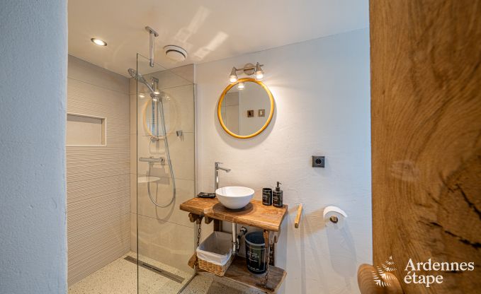 Ruime 18e-eeuwse boerderij in Wiltz voor 18 personen met 7 slaapkamers, jacuzzi en priv�tuin