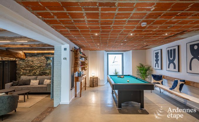 Ruime 18e-eeuwse boerderij in Wiltz voor 18 personen met 7 slaapkamers, jacuzzi en priv�tuin