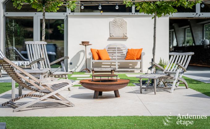 Ruime 18e-eeuwse boerderij in Wiltz voor 18 personen met 7 slaapkamers, jacuzzi en priv�tuin