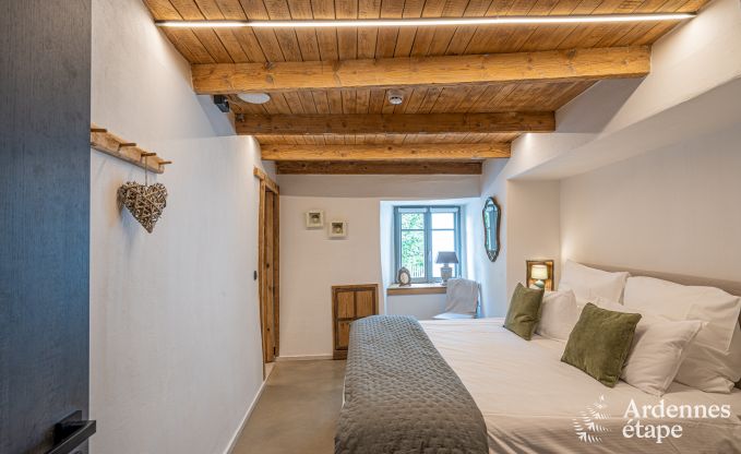 Ruime 18e-eeuwse boerderij in Wiltz voor 18 personen met 7 slaapkamers, jacuzzi en priv�tuin